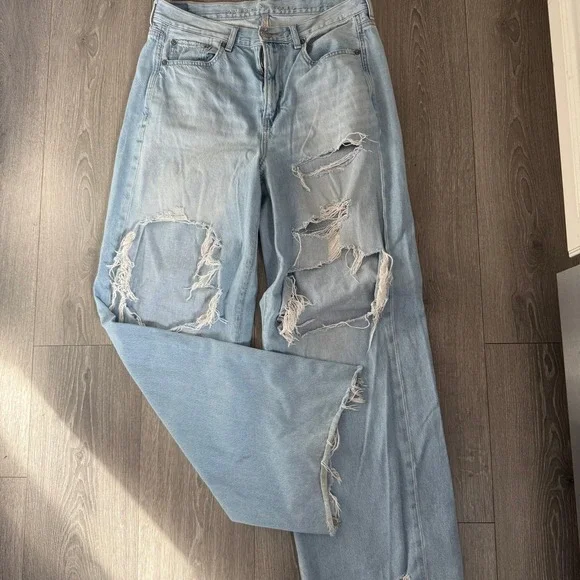 American Eagle Outfitters Women's Light Wash Distressed Wide Leg Jeans Size 8 - Picture 1 of 7